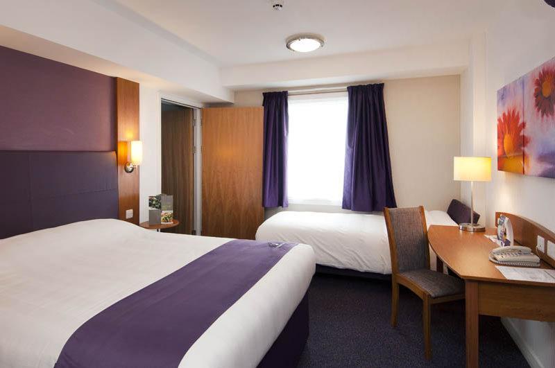 Premier Inn Barnsley Wombwell Esterno foto